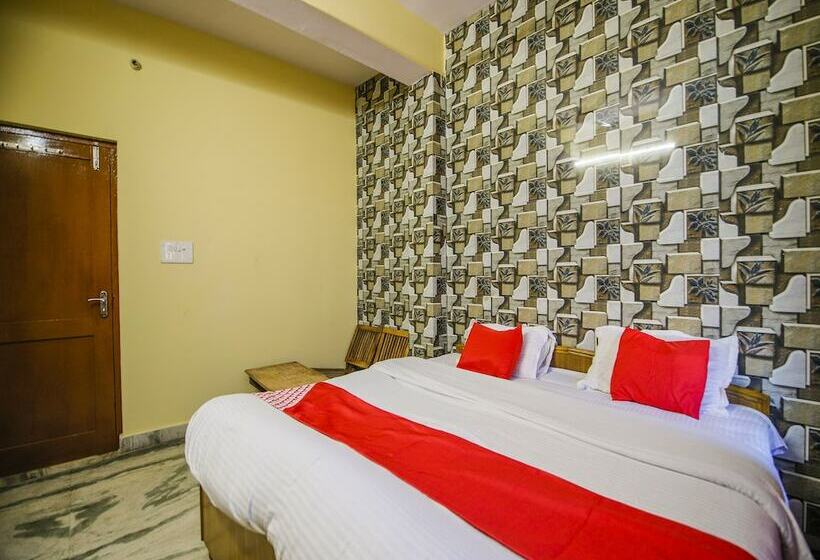 Oyo 24753 Hotel Preet