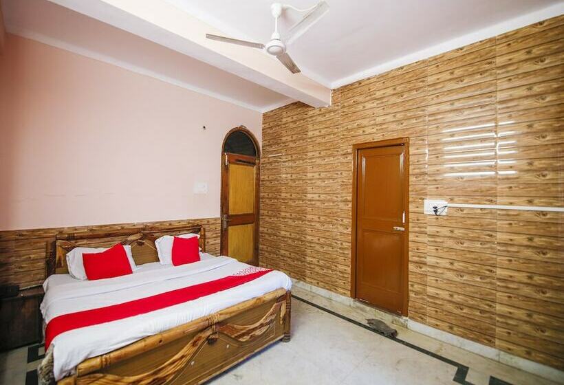 Oyo 24753 Hotel Preet