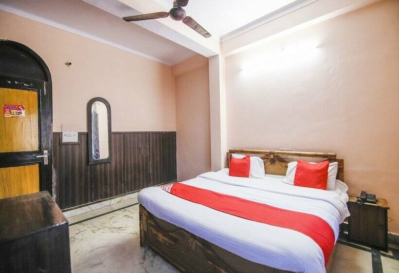 Oyo 24753 Hotel Preet