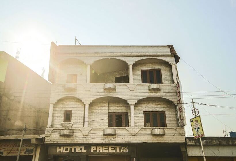 Oyo 24753 Hotel Preet