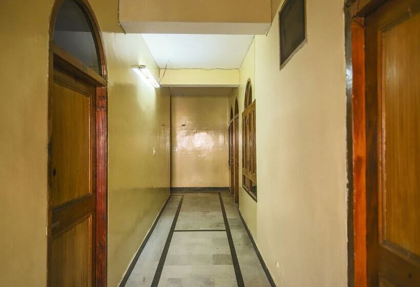 Oyo 24753 Hotel Preet