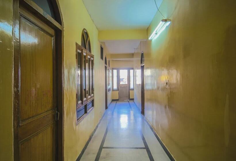 Oyo 24753 Hotel Preet