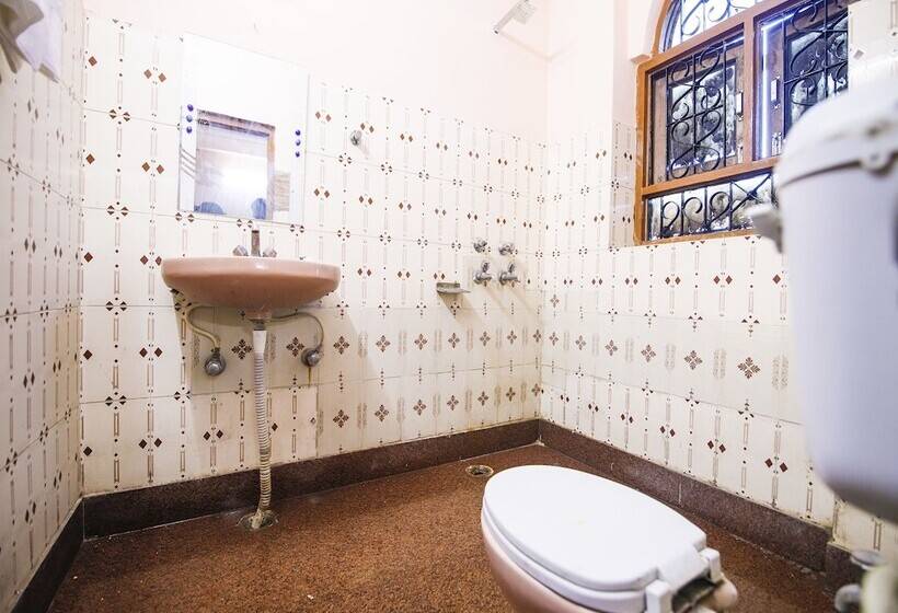 Oyo 24753 Hotel Preet