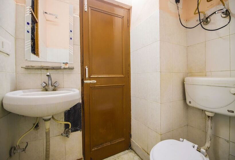 Oyo 24753 Hotel Preet