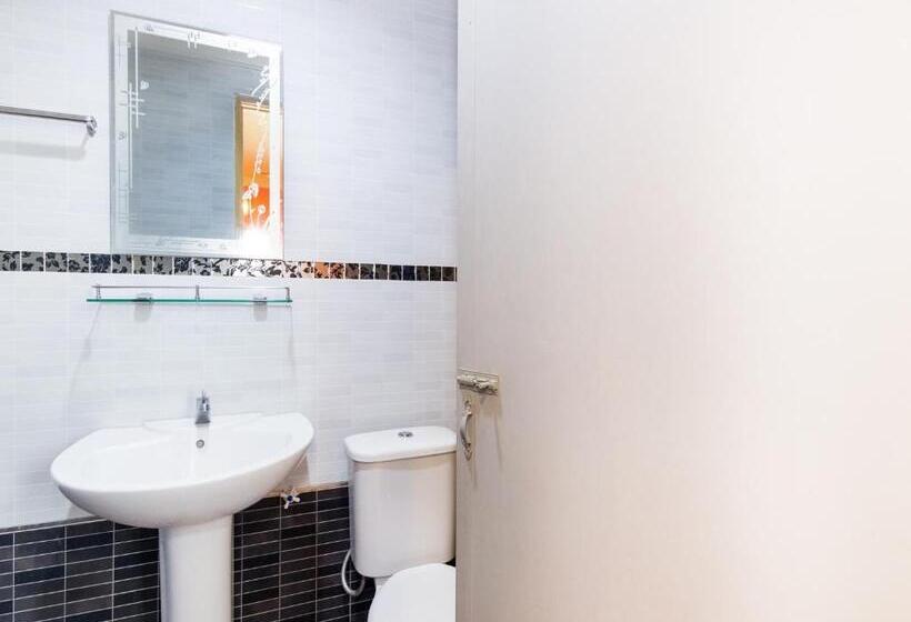 Oyo 746 Hotel Comfort