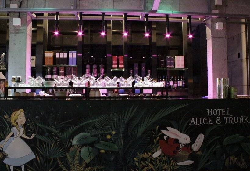 酒店 Alice And Trunk