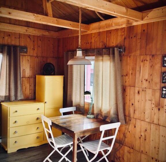 בית מלון כפרי Auberge Café Acadien