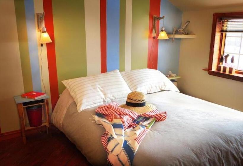 בית מלון כפרי Auberge Café Acadien