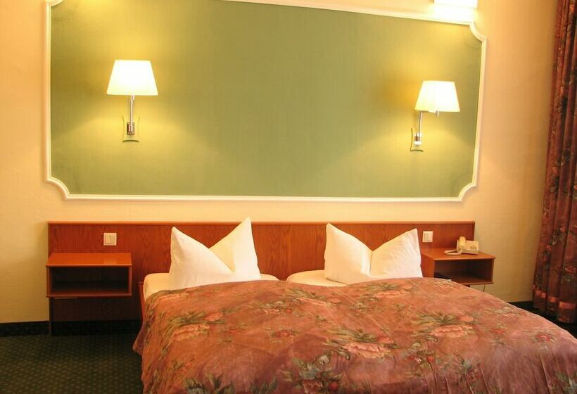 فندق Gasthof Goldener Hahn