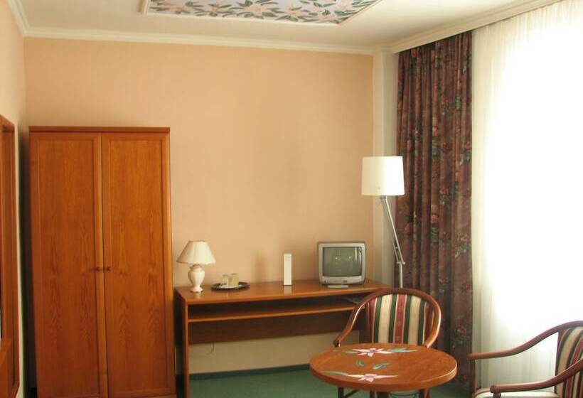 فندق Gasthof Goldener Hahn