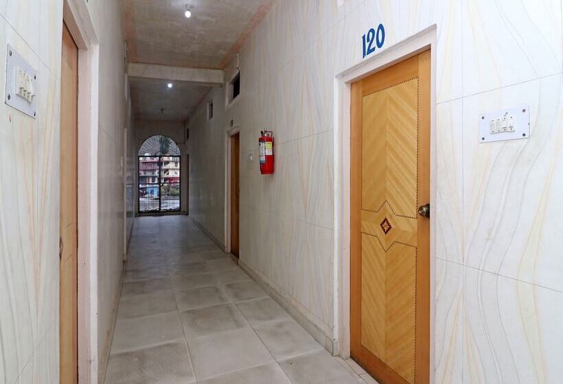 호텔 Oyo 27935 Riverview Resort