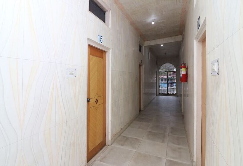 호텔 Oyo 27935 Riverview Resort