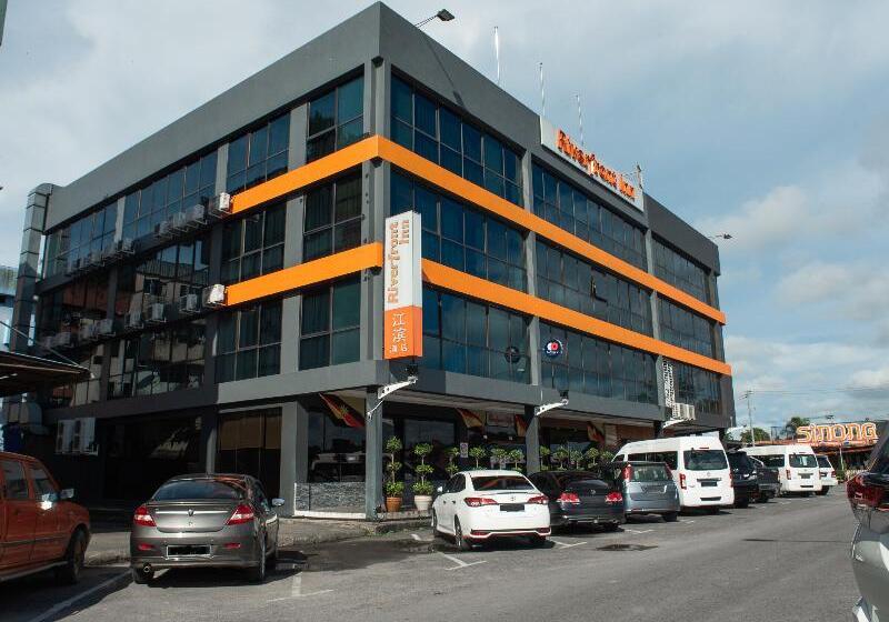 فندق Capital O 90083 Riverfront Inn