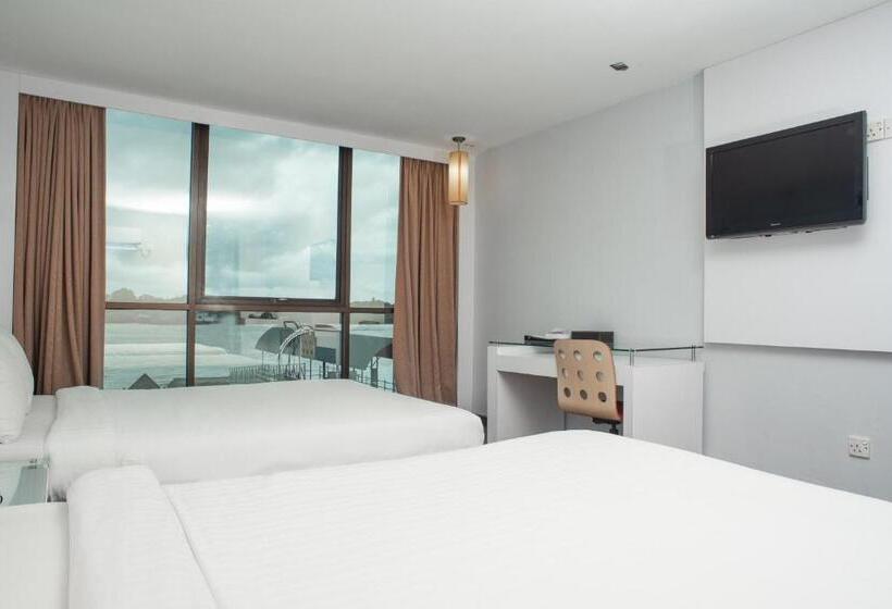 فندق Capital O 90083 Riverfront Inn