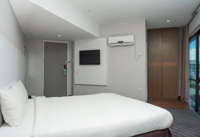 فندق Capital O 90083 Riverfront Inn