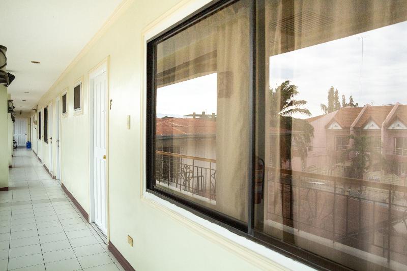 Oyo 137 Residencia Rsy Condotel