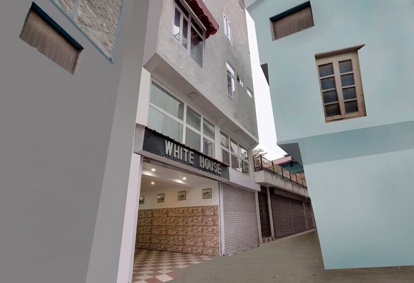 Oyo 26837 Hotel White House