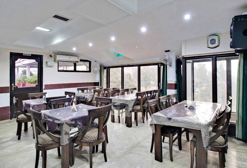 Oyo 26837 Hotel White House