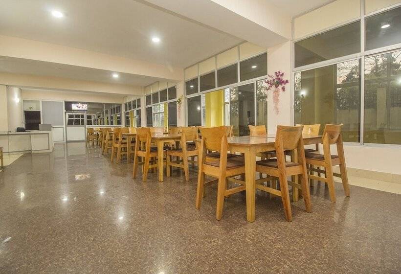 Oyo 28084 Hotel Pangolin