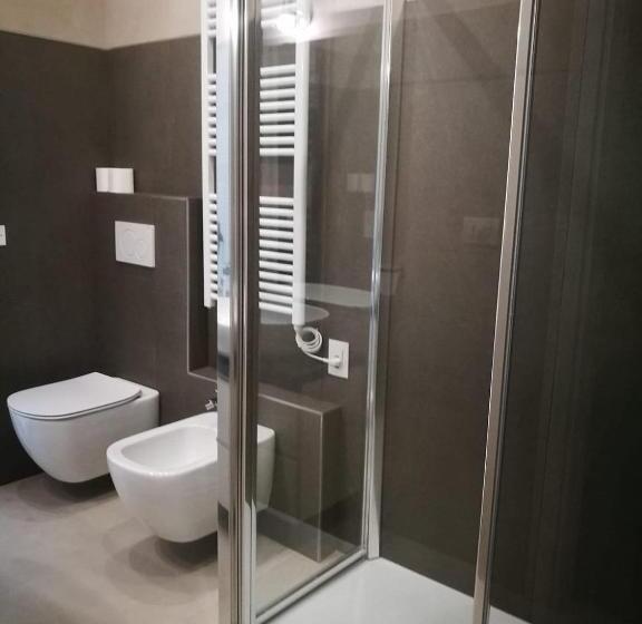 Pension (Hôtel basse catégorie) Parma Room Station