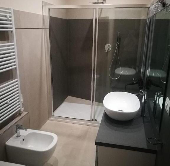 Pension (Hôtel basse catégorie) Parma Room Station