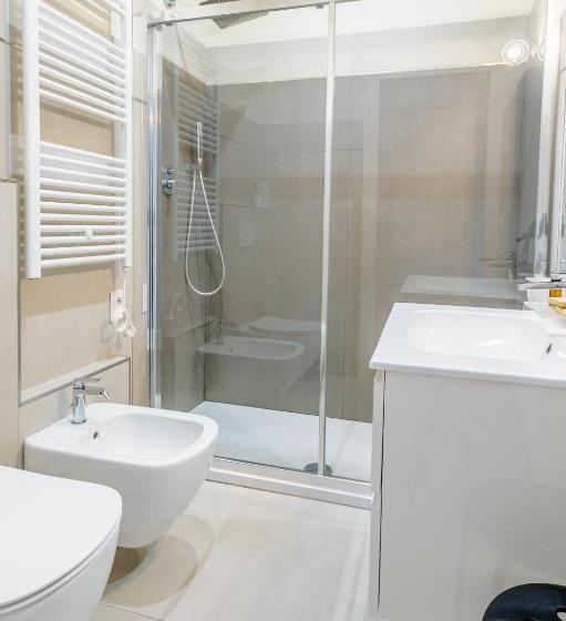 Pension (Hôtel basse catégorie) Parma Room Station