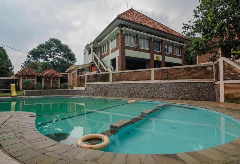 펜션 Reddoorz Syariah @ Cisarua Puncak Bogor