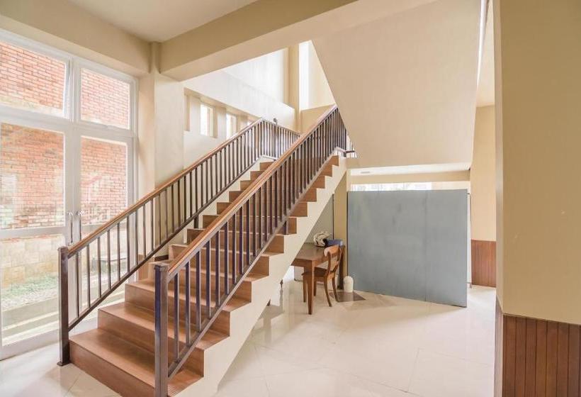 Пансион Reddoorz Syariah @ Cisarua Puncak Bogor