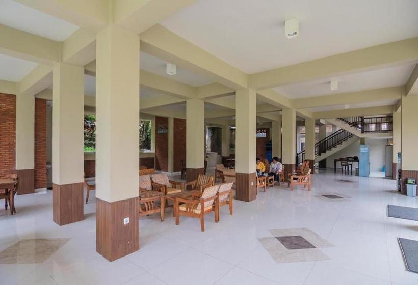 ペンション Reddoorz Syariah @ Cisarua Puncak Bogor