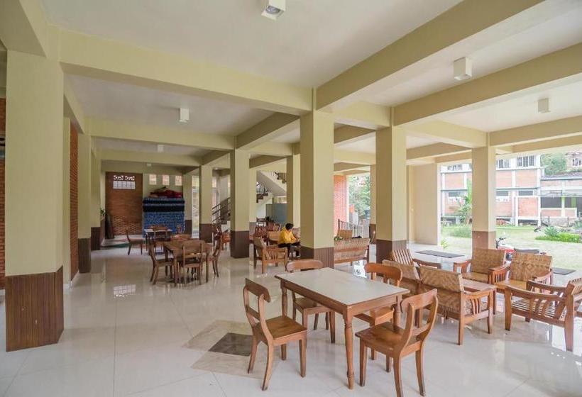 펜션 Reddoorz Syariah @ Cisarua Puncak Bogor