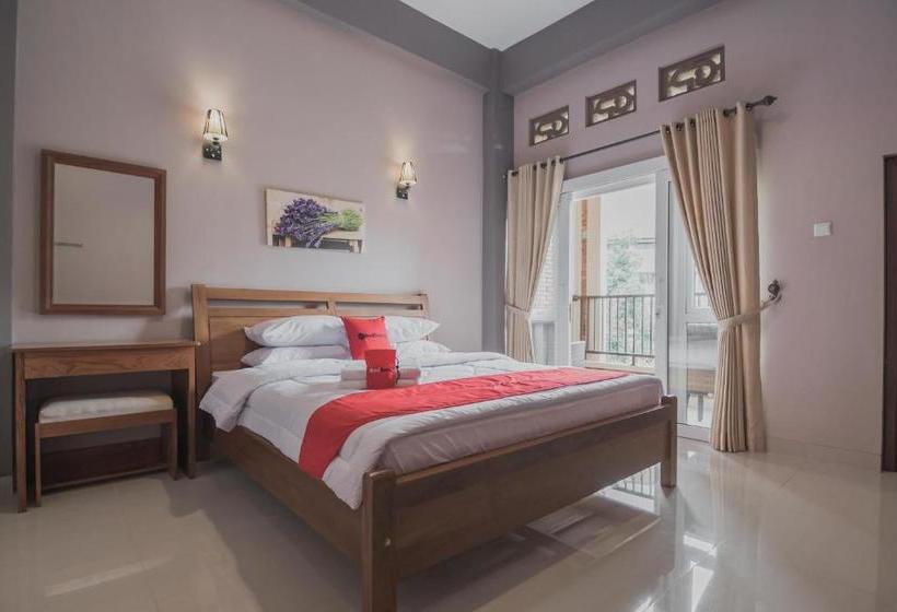 ペンション Reddoorz Syariah @ Cisarua Puncak Bogor