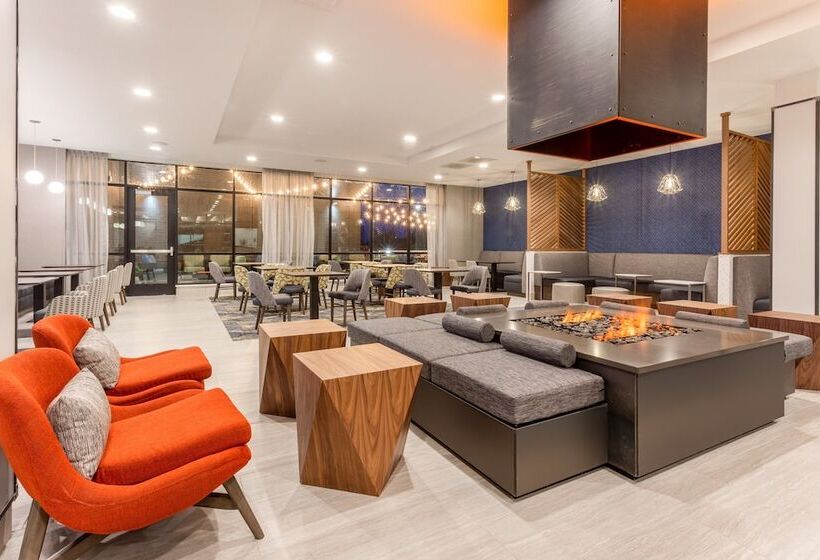 فندق Holiday Inn & Suites Cedar Falls Waterloo Event Ctr, An Ihg