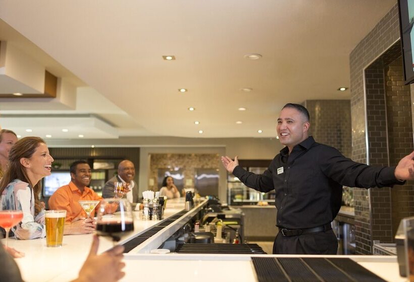 فندق Holiday Inn & Suites Cedar Falls Waterloo Event Ctr, An Ihg