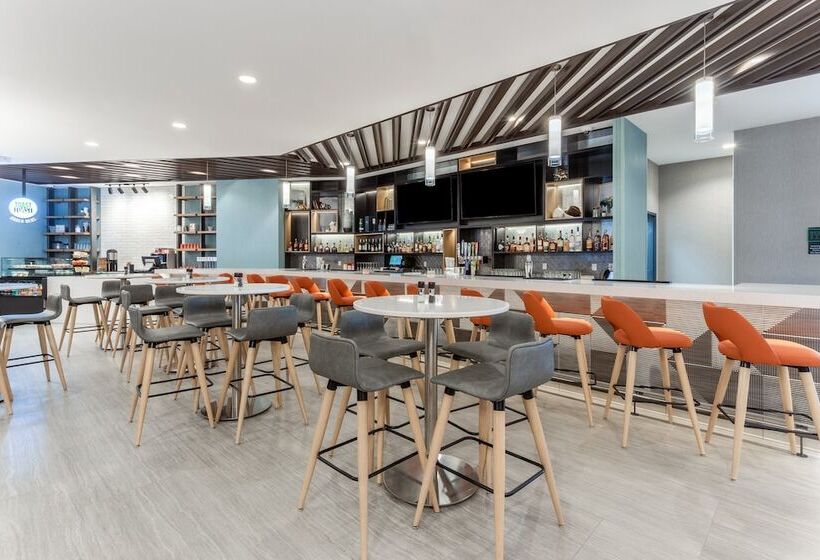 فندق Holiday Inn & Suites Cedar Falls Waterloo Event Ctr, An Ihg