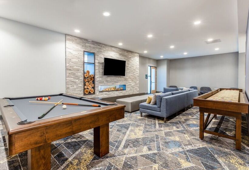 فندق Holiday Inn & Suites Cedar Falls Waterloo Event Ctr, An Ihg