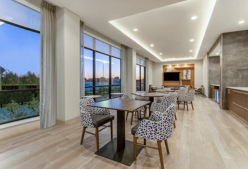 فندق Holiday Inn & Suites Cedar Falls Waterloo Event Ctr, An Ihg