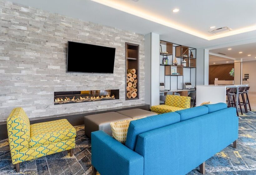 فندق Holiday Inn & Suites Cedar Falls Waterloo Event Ctr, An Ihg