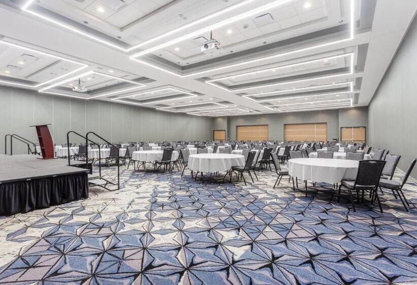 فندق Holiday Inn & Suites Cedar Falls Waterloo Event Ctr, An Ihg