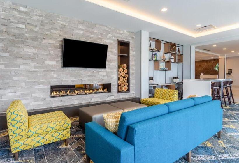 فندق Holiday Inn & Suites Cedar Falls Waterloo Event Ctr, An Ihg