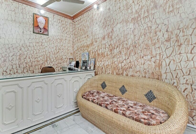 فندق Oyo 24244 Chamunda View