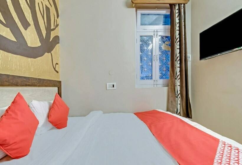 فندق Oyo 24244 Chamunda View