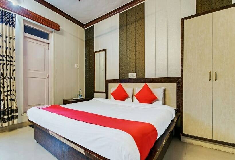 فندق Oyo 24244 Chamunda View