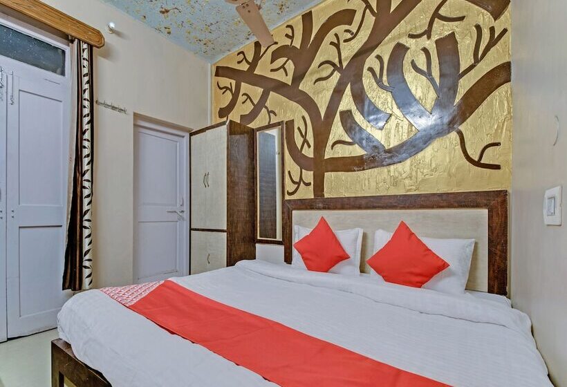 فندق Oyo 24244 Chamunda View