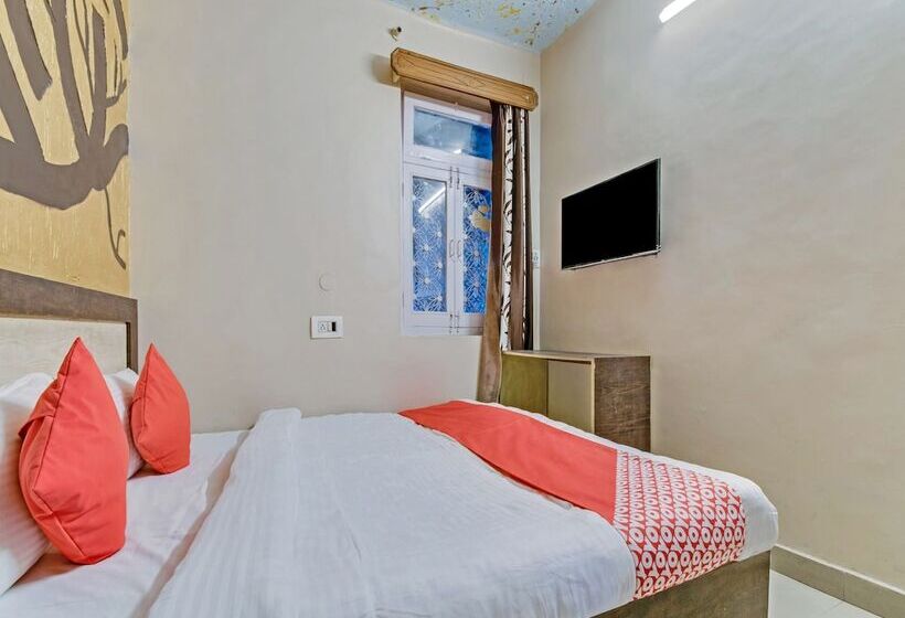 فندق Oyo 24244 Chamunda View