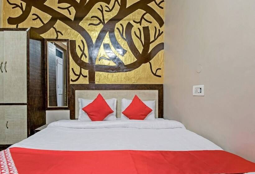 فندق Oyo 24244 Chamunda View