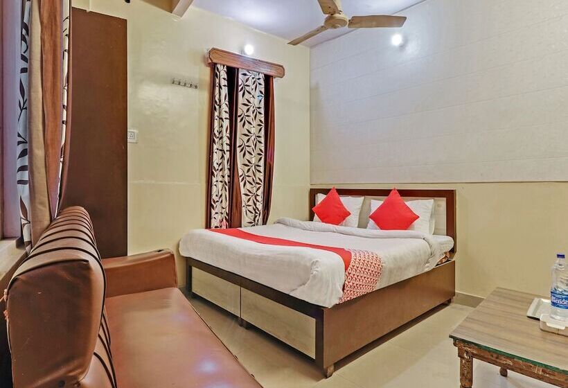 فندق Oyo 24244 Chamunda View