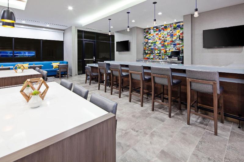 ホテル Springhill Suites By Marriott Escondido Downtown