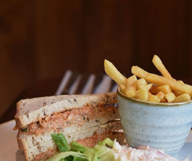 فندق The Olde Ship Inn