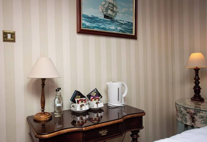 فندق The Olde Ship Inn