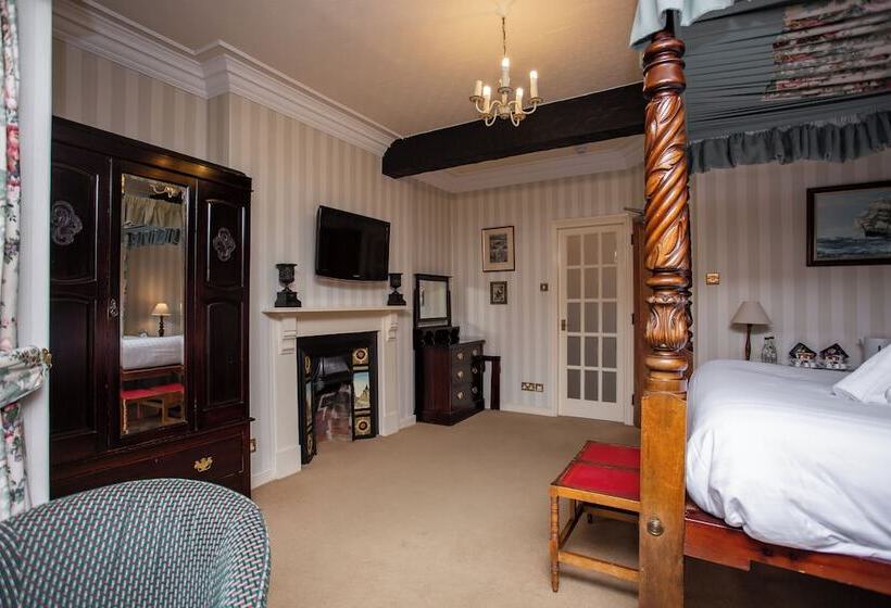 فندق The Olde Ship Inn